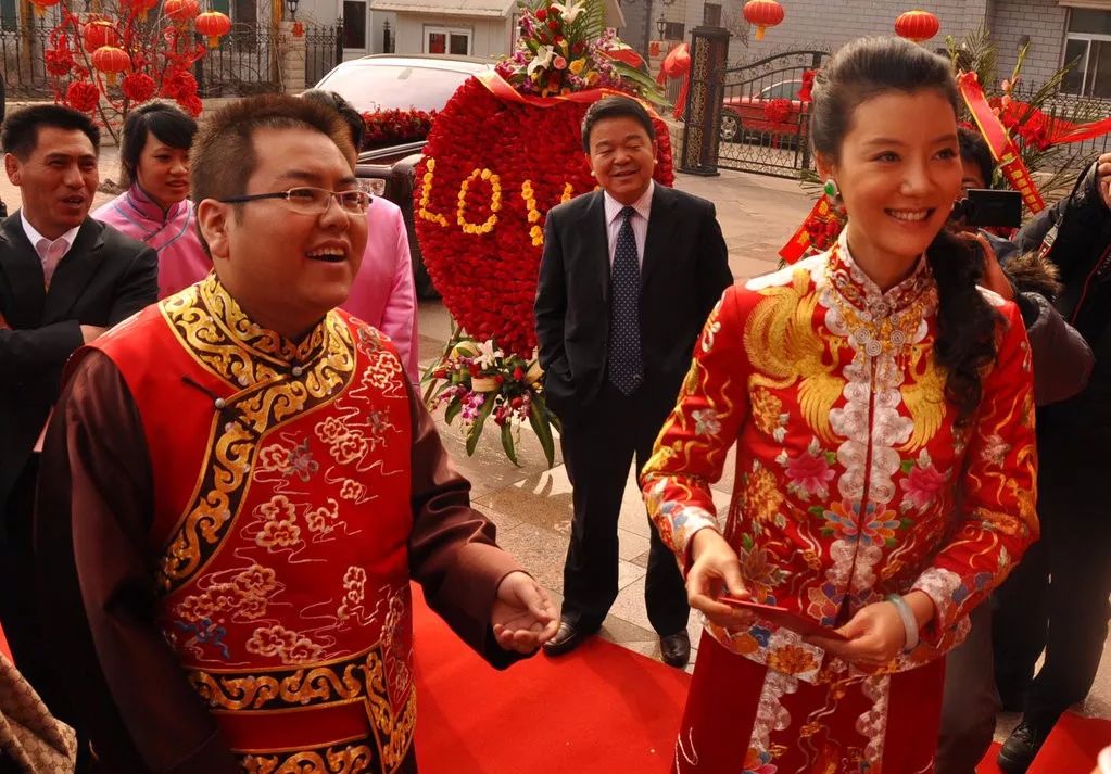 双汇上演父子之争，这3个富豪早已将财富传给了儿女，还出了首富