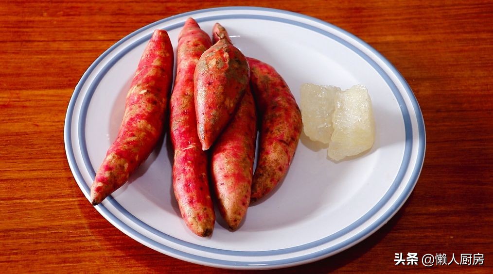 不需要油炸，用水和冰糖一起煮，教你做冰糖蜜薯，香甜软糯