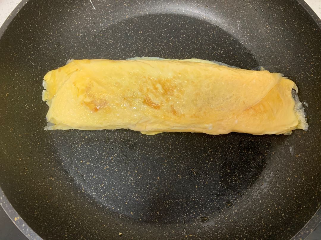 4 eggs, half a cup of milk, teach you to make a rich milk flavor, a thick egg burnt in one bite