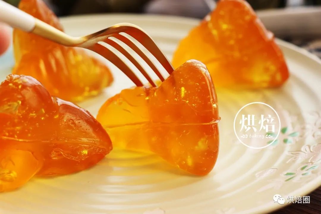 看起来一个能卖一百的水晶粽 实际上是做月饼剩下的糖浆做的