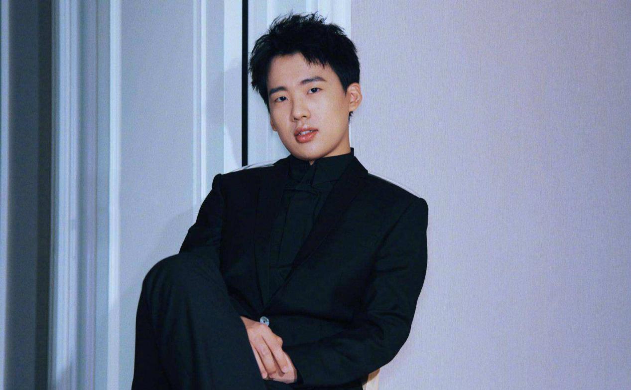 最"抠门"的富二代，活成了王思聪的反面