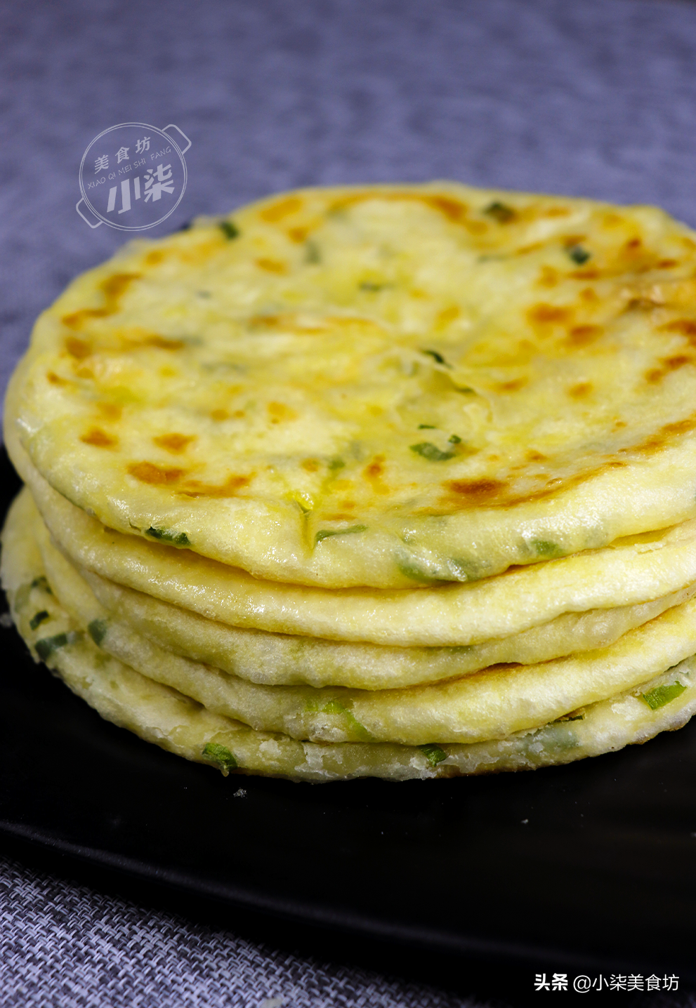 葱油饼这样做，真的是太香了，一周吃7次都不腻，详细做法教会你
