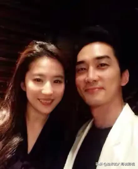跟男演员从来没有CP感的刘亦菲,站在邓超旁边竟然配一脸?