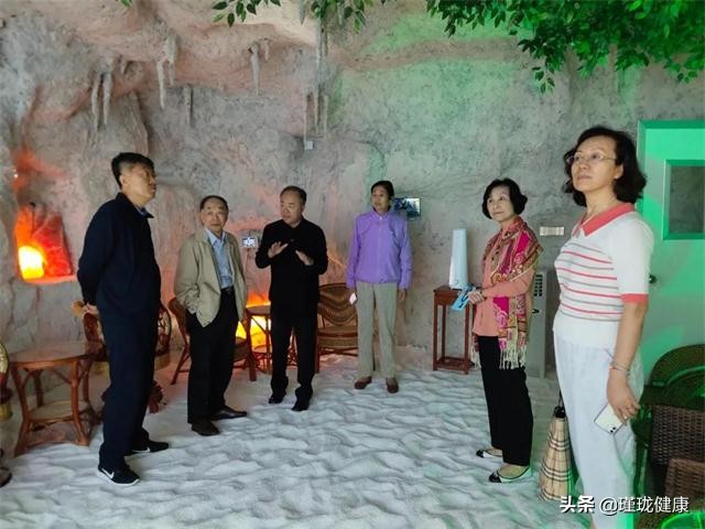 中国工程院院士陈君石一行到吴忠市利通区中医药博物馆参观访问