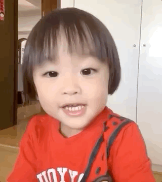 鄭嘉穎曬一歲半兒子，成功從一數到十開心拍手，表情豐富萌態十足