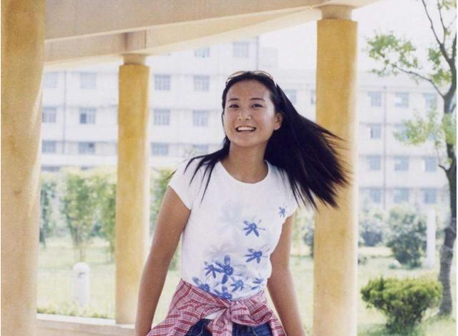 她是贾玲最感激的人：供她9年，为她放弃学业，