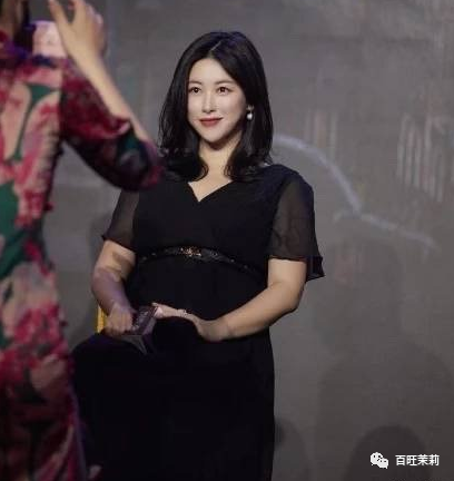女明星怀孕终于不用比腰细了