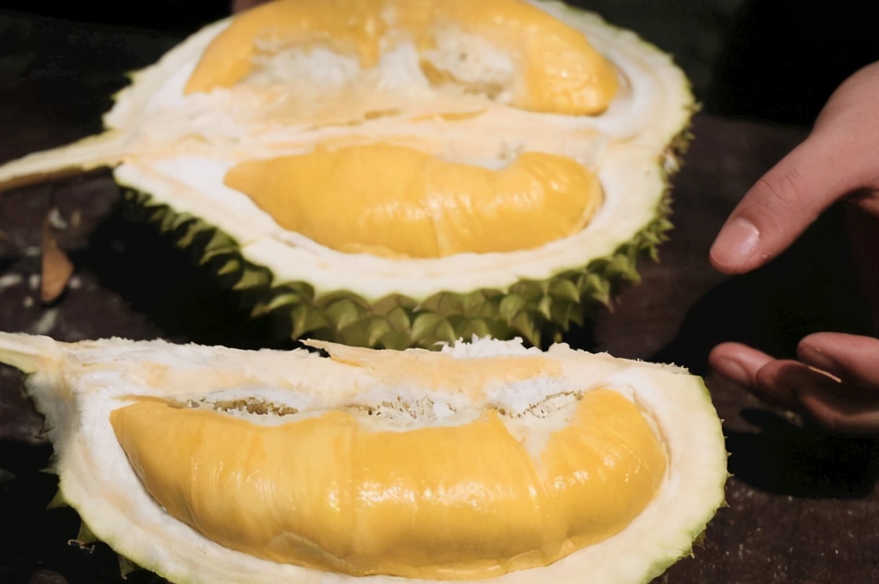 買榴蓮就挑“母”的，皮薄肉厚，牢記4個小技巧，老闆看你是內行