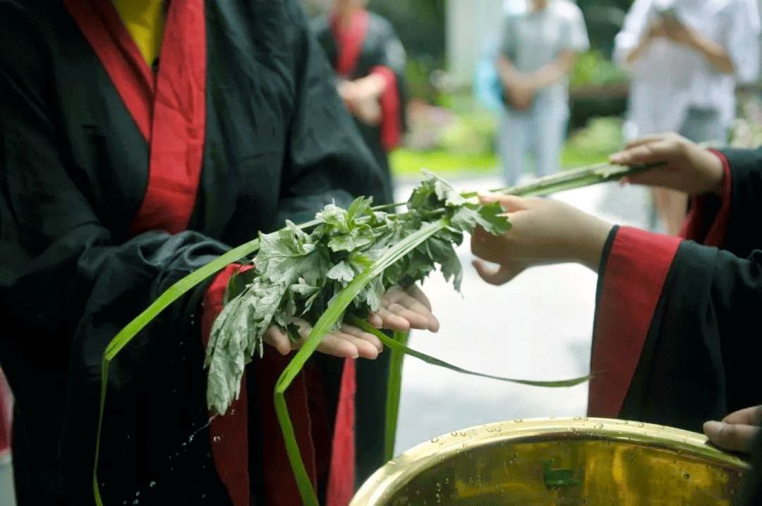 六月初六，一个正在消失的中国节