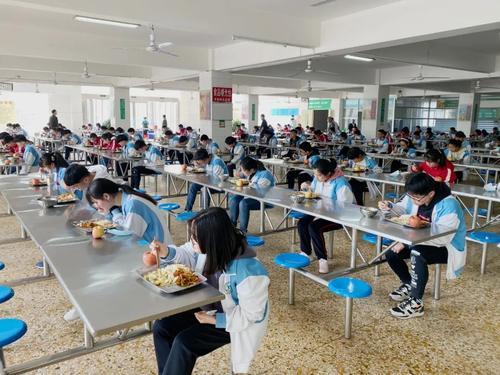 2021年高考作文上热搜：理想、家国情怀、可为与有为是关键词