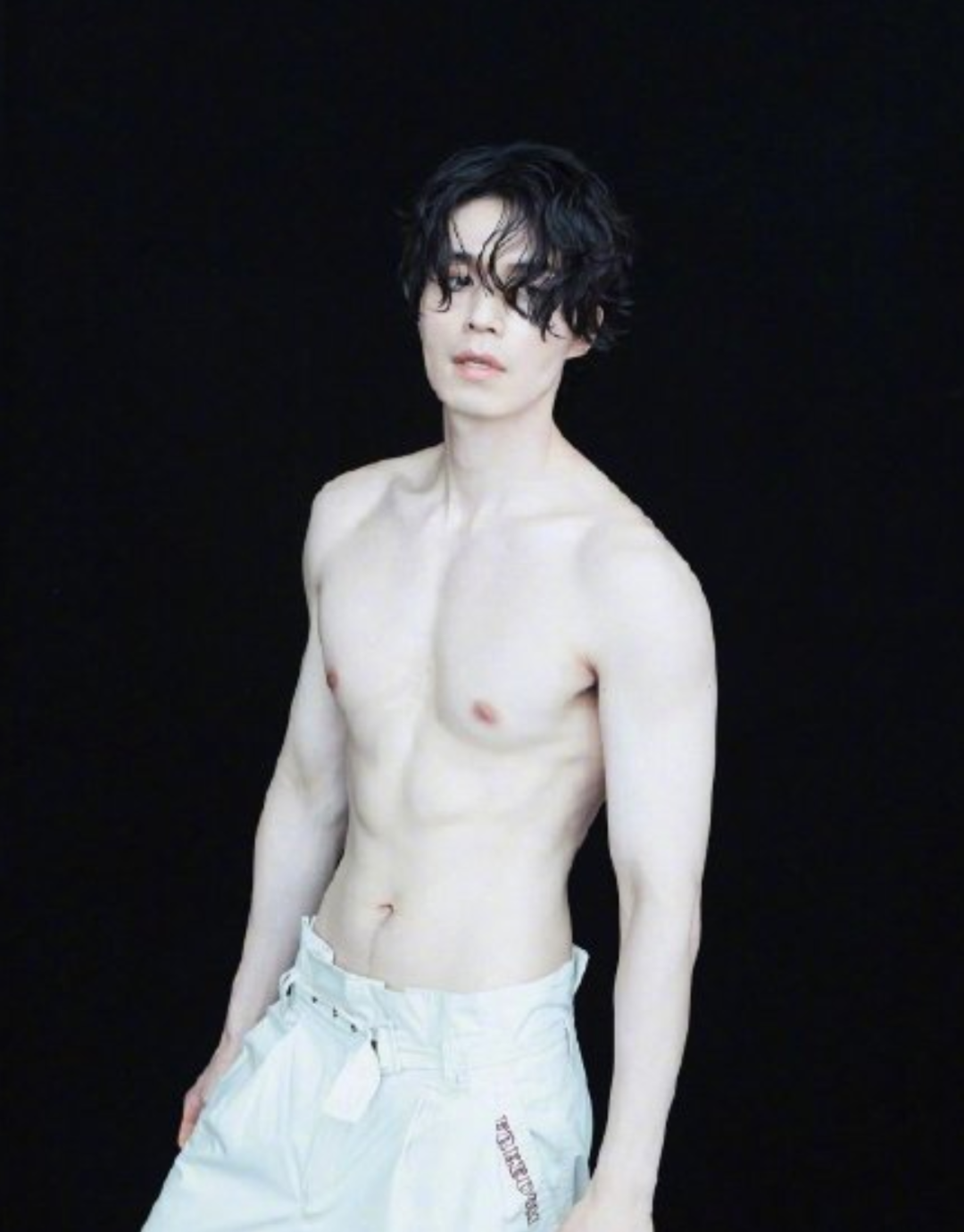 批评女明星发胖的时候，也请注意我国男星灾难