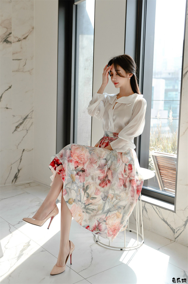 孙允珠：蜜沁娇蕊红菱雪纺婉约公主裙