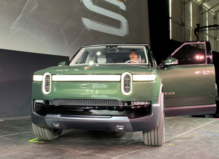 750大马力加快三秒内的七座SUV，Rivian R1S强悍登录洛杉矶市！