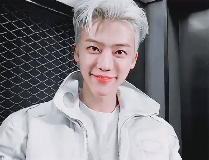 感谢罗渽民有在好好长大,罗渽民真的是小可爱,哈哈这样拍出来的!