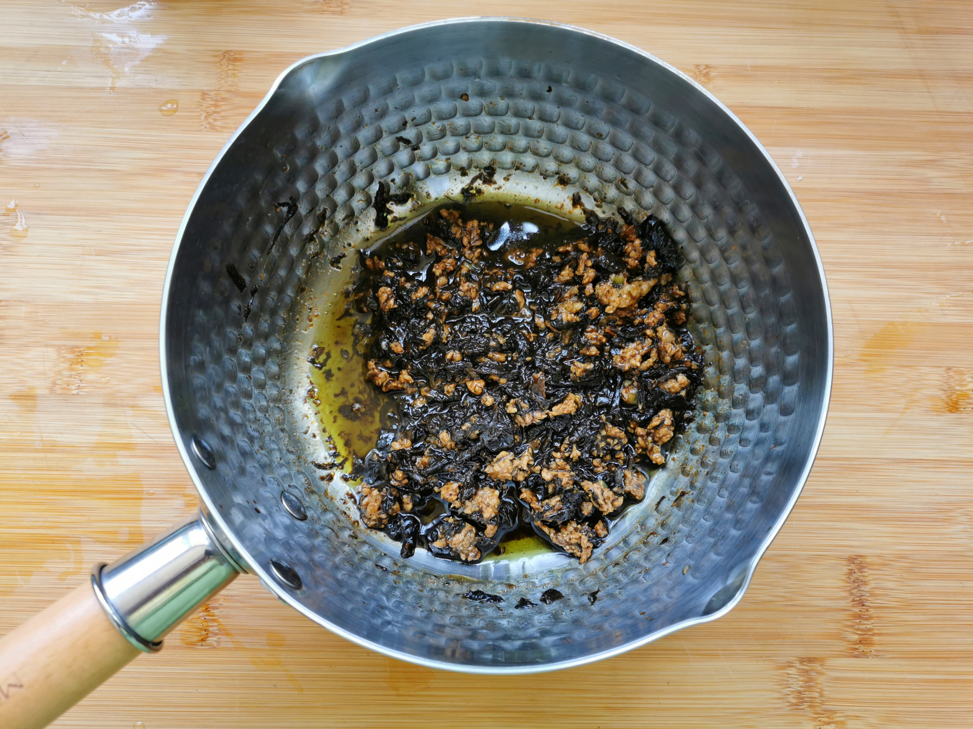 伏天，多吃蒸菜不上火，橄榄菜用来蒸豆腐，两碗米饭不够吃