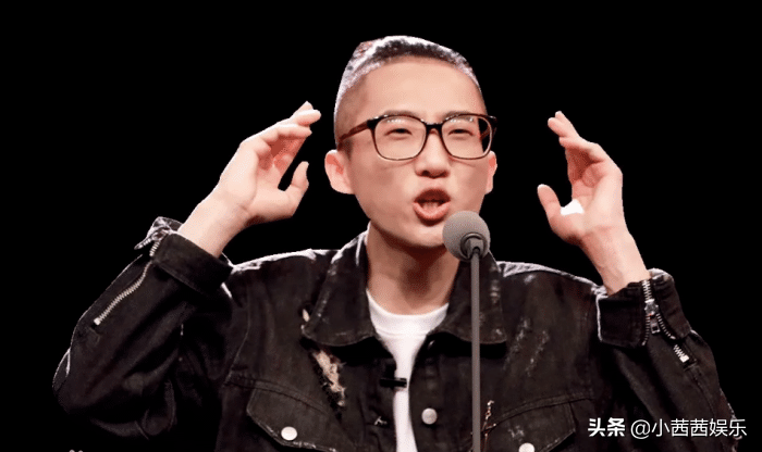 台上有说有笑的池子，台下却要承受这么多，我们只看到光鲜的一面