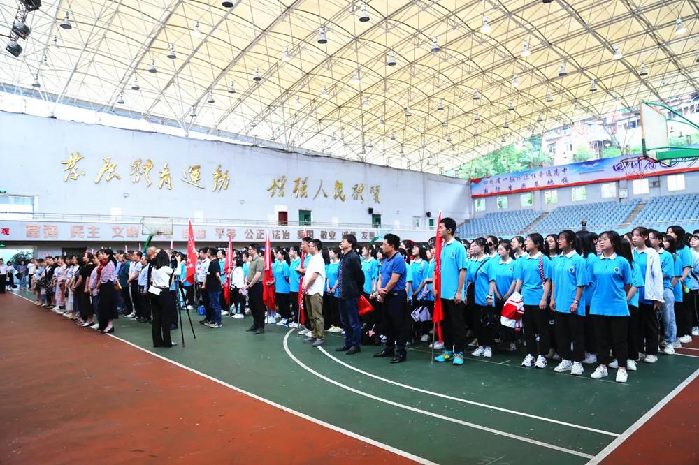 dhy80999隆重举行高2018级毕业典礼