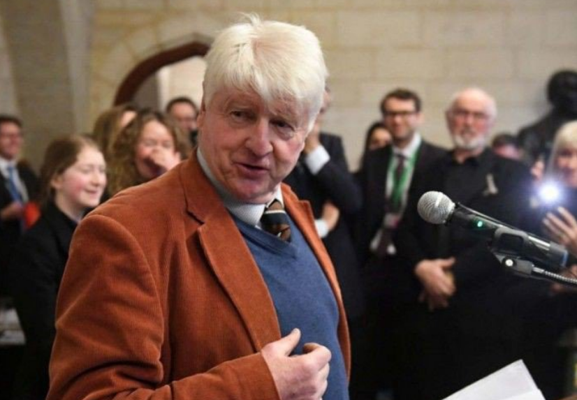 呼吁儿子站出来对抗鹰派！英国首相父亲：要和