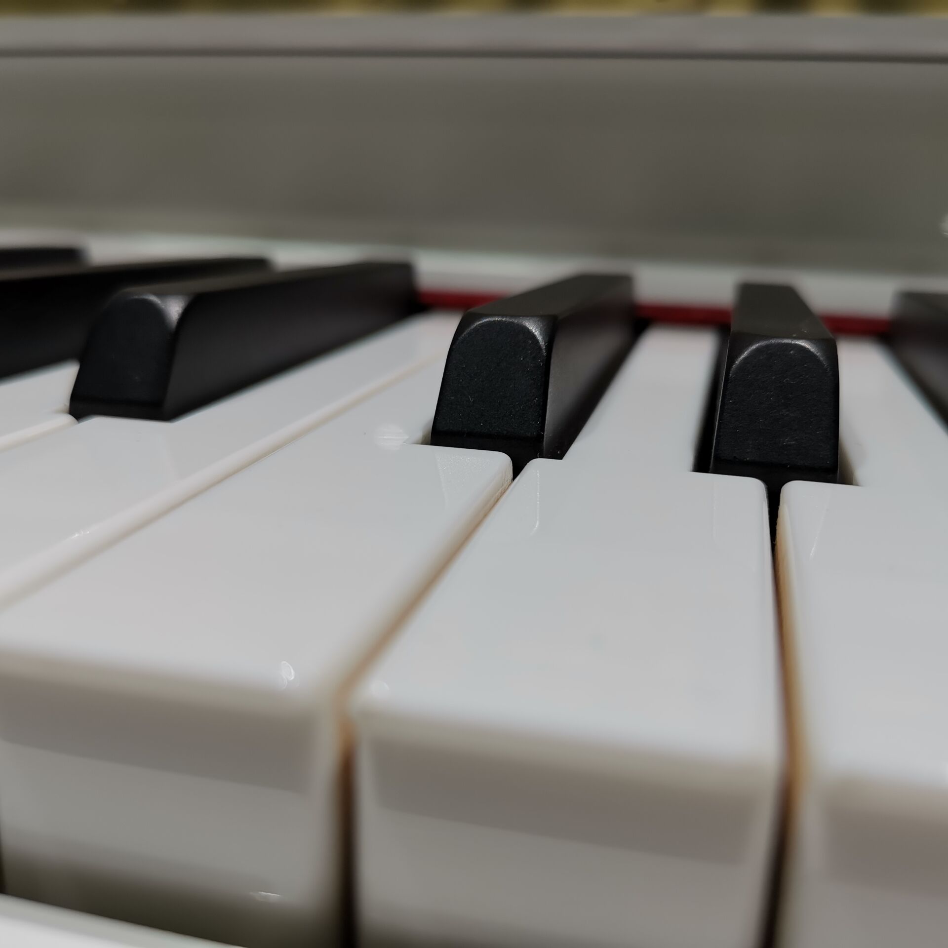 不同品牌钢琴琴键有宽有窄吗？