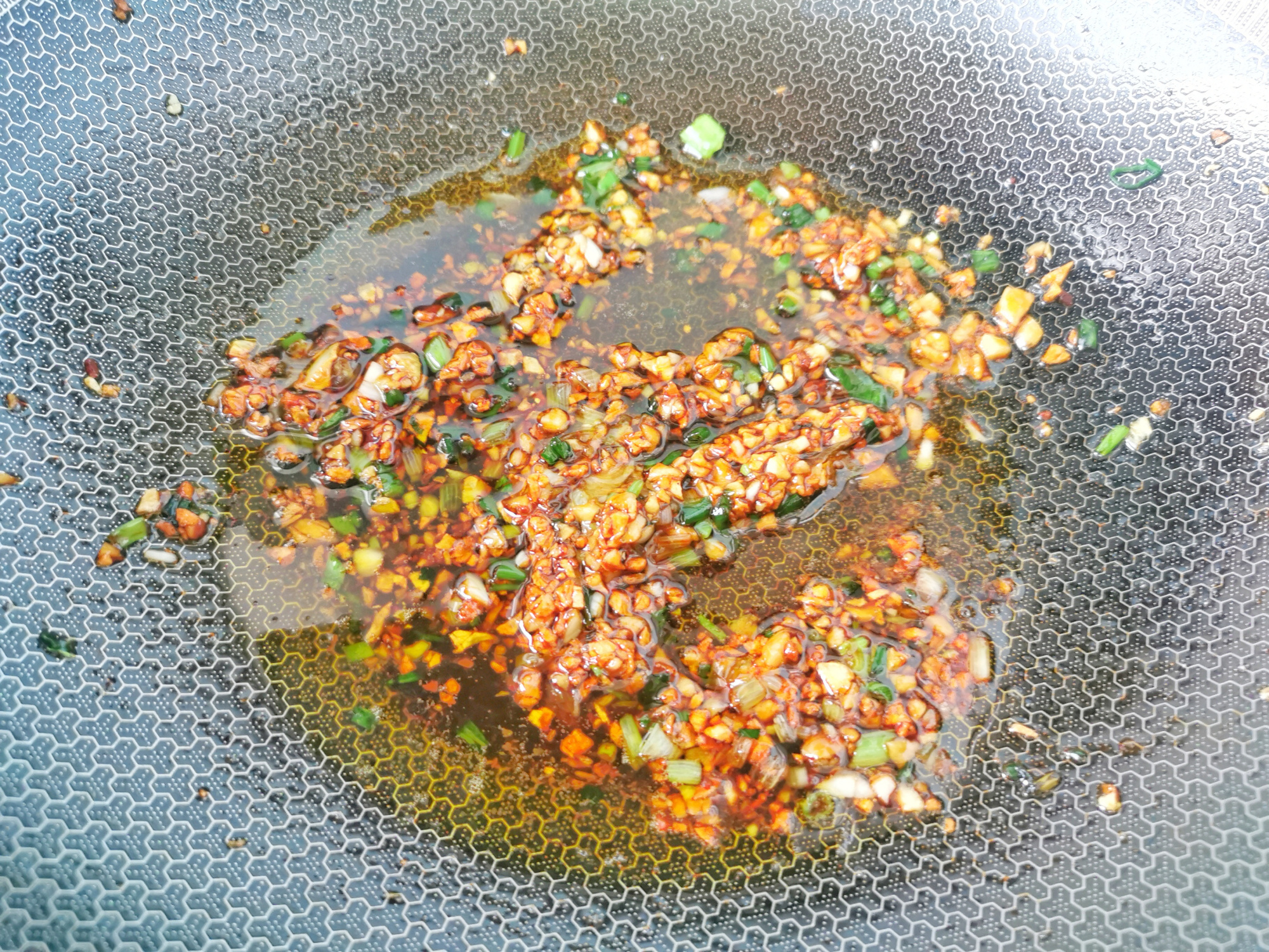 蒜蓉粉絲蝦這樣做，粉絲比蝦好吃，蒜香撲鼻，零廚藝也能學會