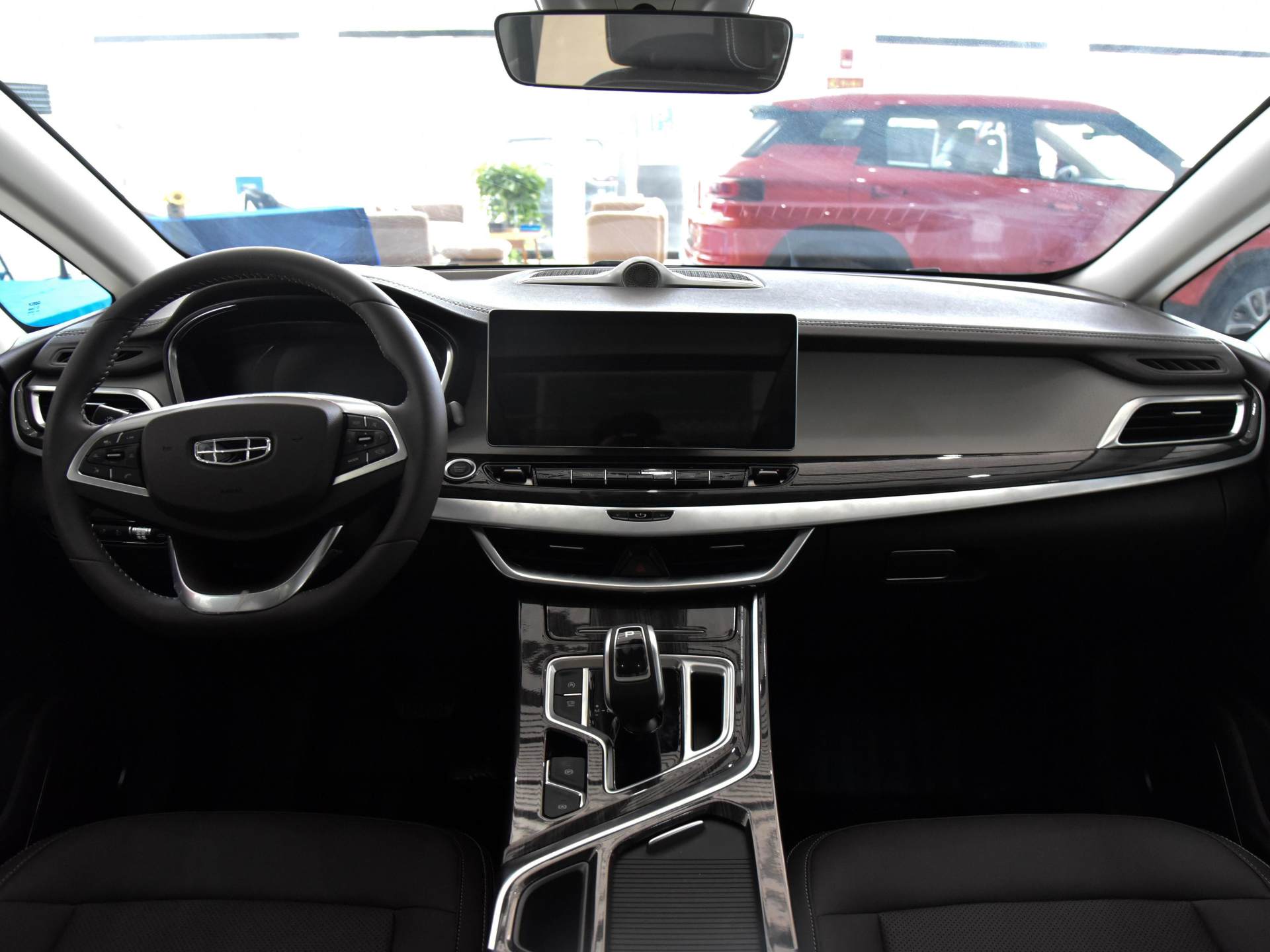 5.9L油耗的6座MPV，实惠实用高配置空间大，实拍嘉际