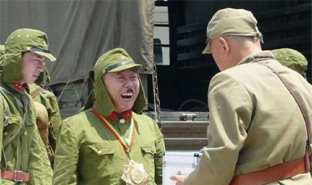 抗日战争时期：日军帽子上的两片布到底有何用