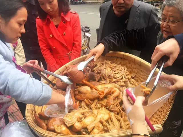 美食界扛把子都藏在成都三江鞋厂、东郊记忆等