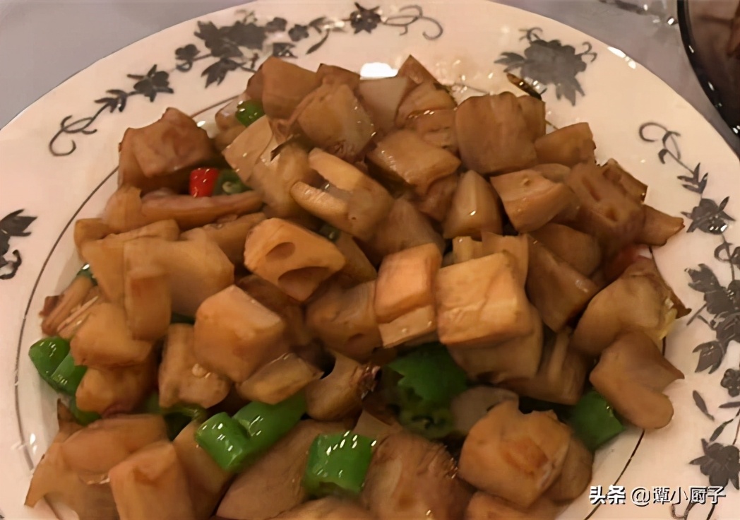 明星黄磊晒年夜饭，亲自下厨做18道大菜，网友：