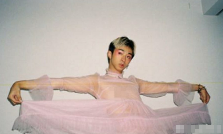 伊能静儿子晒女装照，父母对孩子真正的爱不是约束，而是给他自由