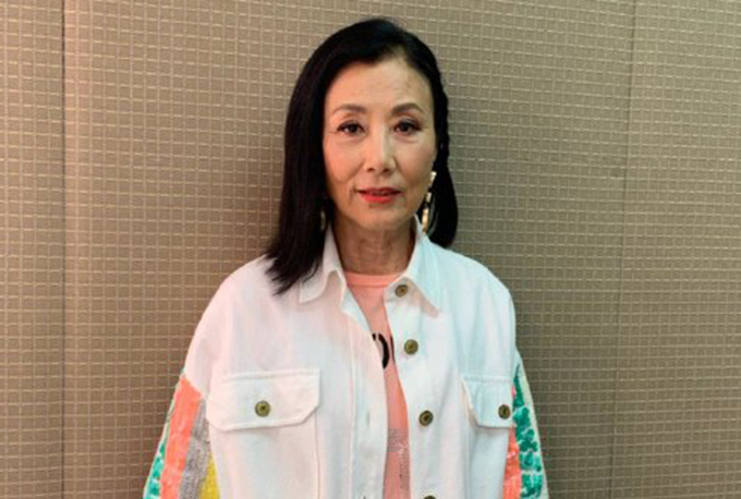 太有爱！汪明荃月饼罐内藏一叠千元现金，助男星支付患癌妻医药费