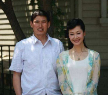 她是著名歌曲家，丈夫婚内出轨遭背叛，二婚嫁