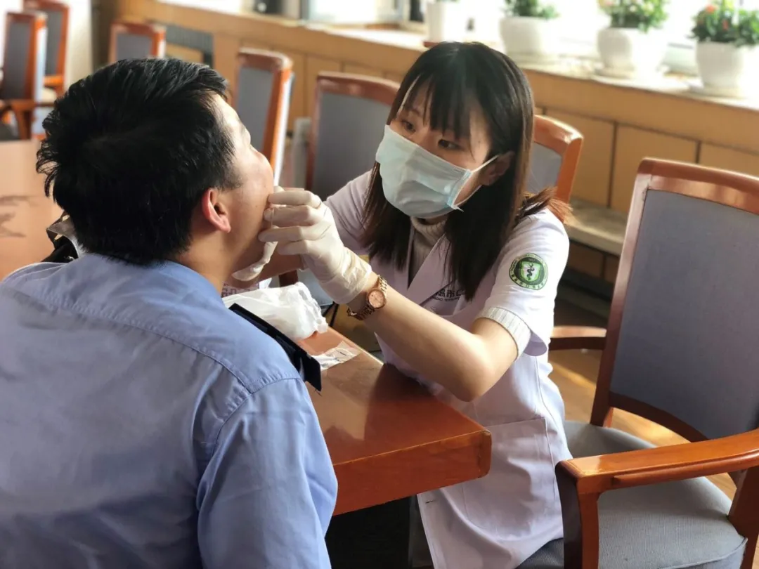 义诊宣教进警营——青岛市口腔医院东院门诊部健康服务送身边