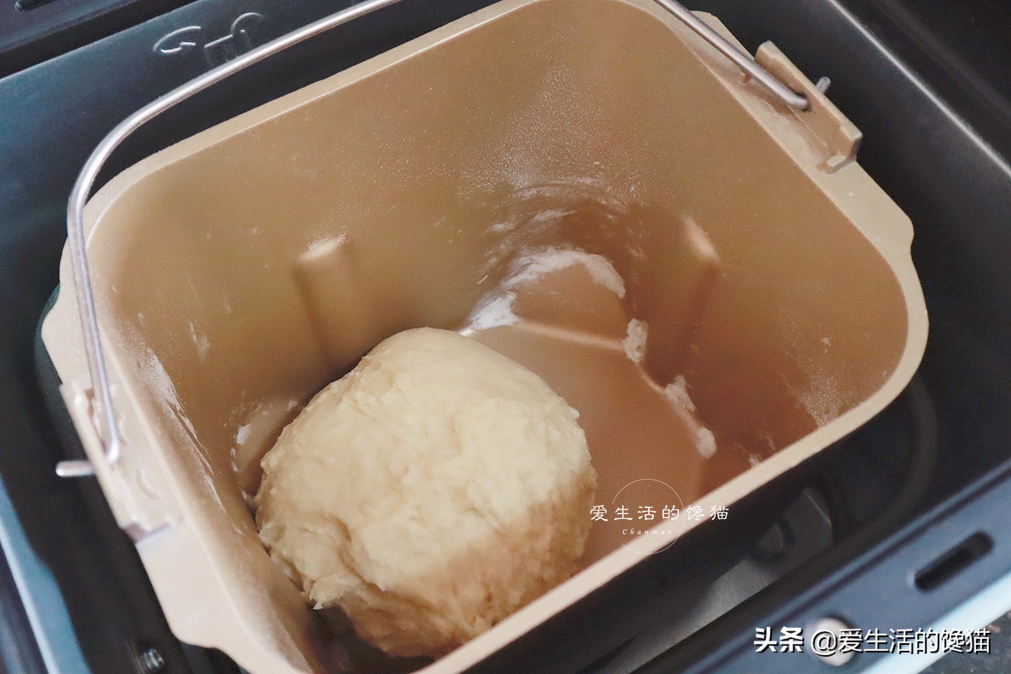 熱狗麵包的懶人做法，用料足，省時省力，香甜柔軟，小白也零失敗