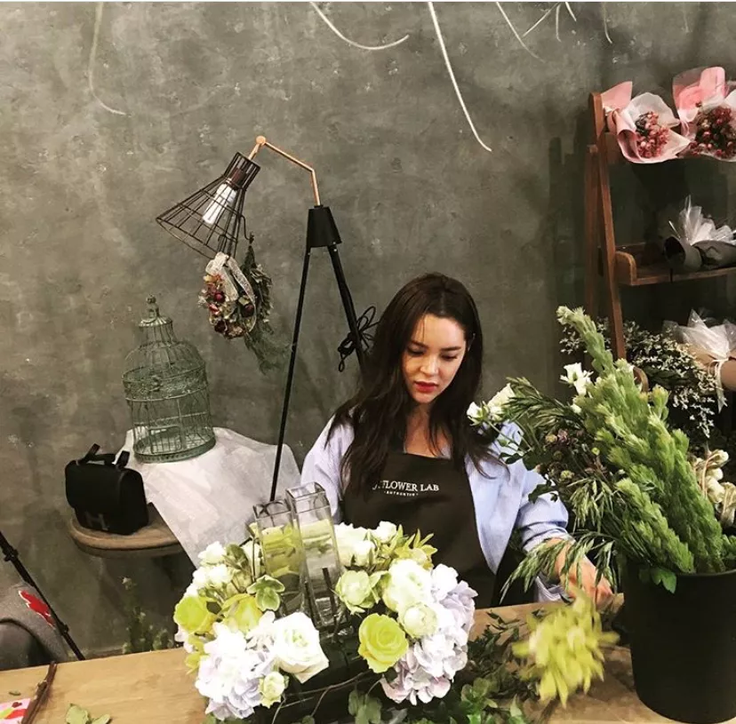 一手好牌打得稀烂，说的就是她吧