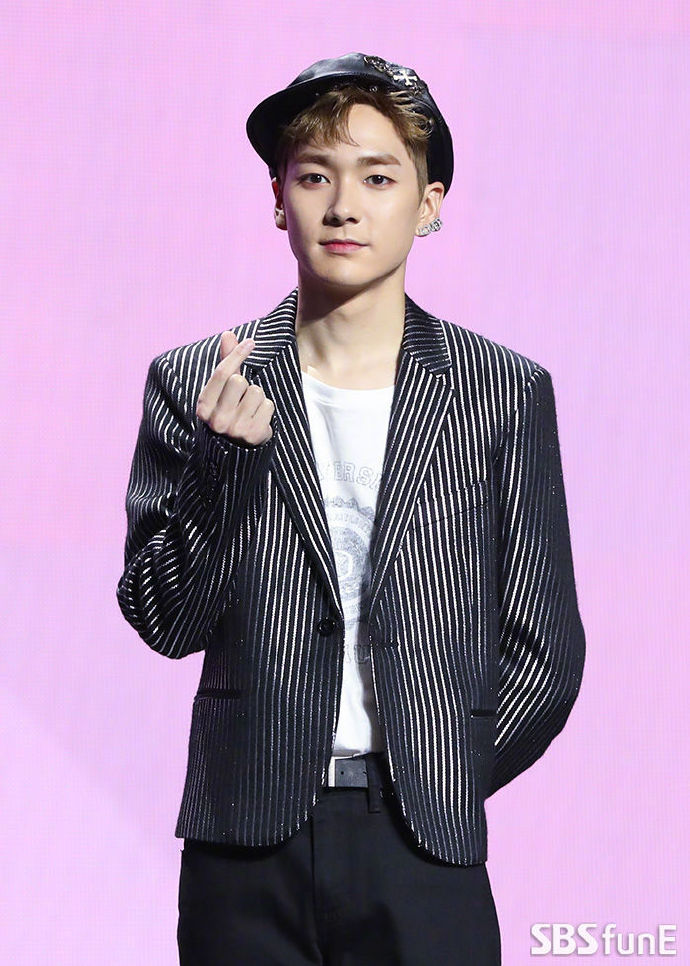 nuest成员aron因心理不安症状将流动地参加正规2辑的活动