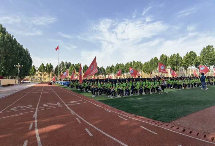 “清华馒头神”来邯郸临漳四中作励志报告，他是农民，逆袭成学霸