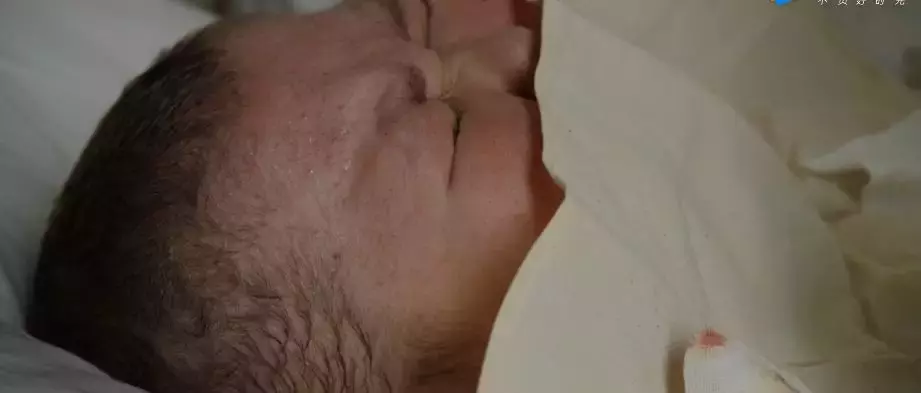 最震撼的国产纪录片回归,哭着打下9.6高分:生死面前,都是小事