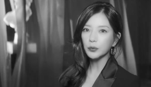 趙薇女兒11歲生日，連續6年每年捐款25萬做公益，善良有愛似天使