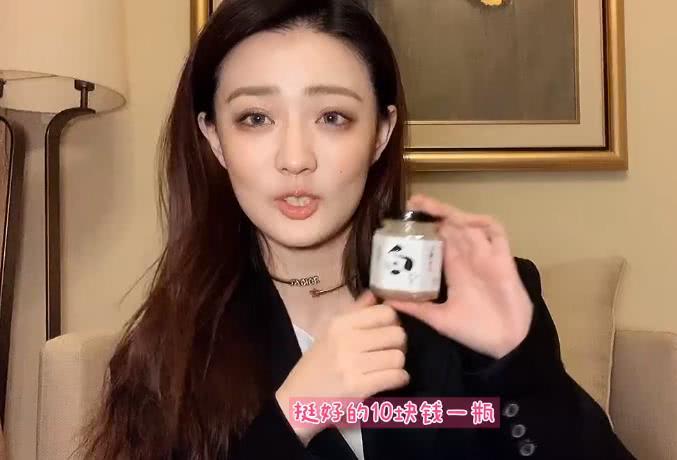 本以为徐璐穿64块的T恤很节俭，可得知她的凉鞋价格，我又酸了