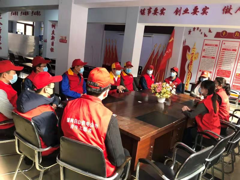 “学雷锋 致敬边防”感受“边防卫士”的榜样力量