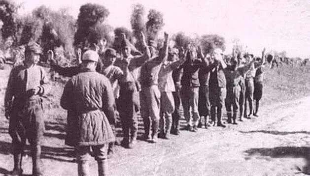 这才是“日本鬼子投降”的真实照片: 别再被电视