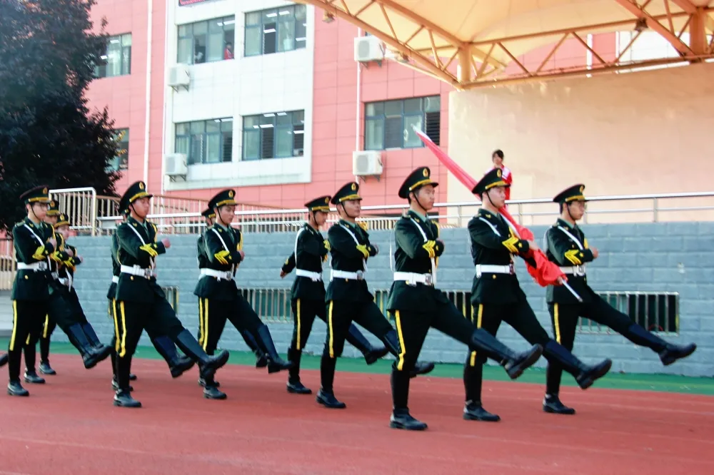 渭南市三贤中学：铮铮誓言强初心(图1)