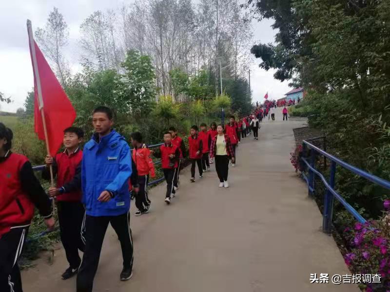 抚松县松江学校开展徒步研学旅行活动(图1)