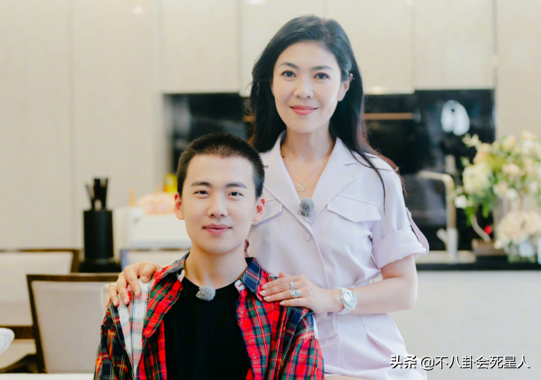 曾经力挺吴亦凡的3个女人，被官方惩罚了，马薇薇也终于道歉