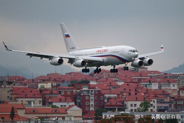普京的“空军1号”飞机，总统嫌弃旧内饰改装，专机空姐啥样？