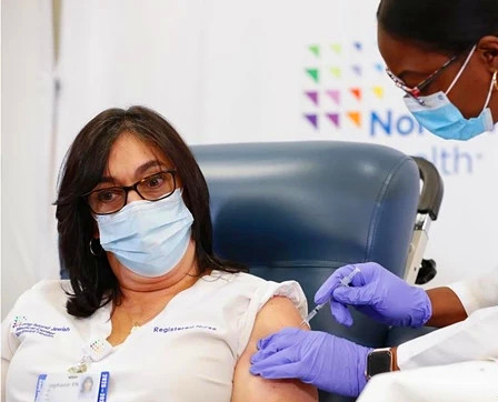 蓬佩奥刚被隔离，马克龙就确诊新冠，刚与欧盟