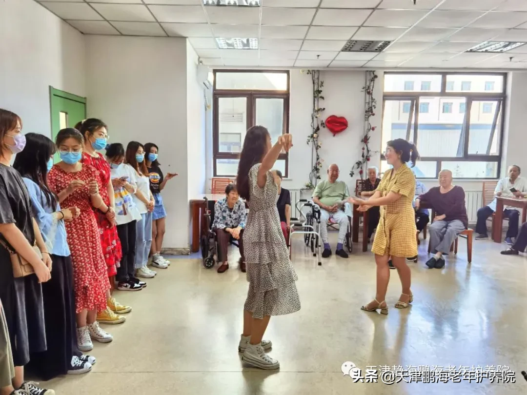 天津中医药大学护理学院志愿者走进鹏海老年护养院