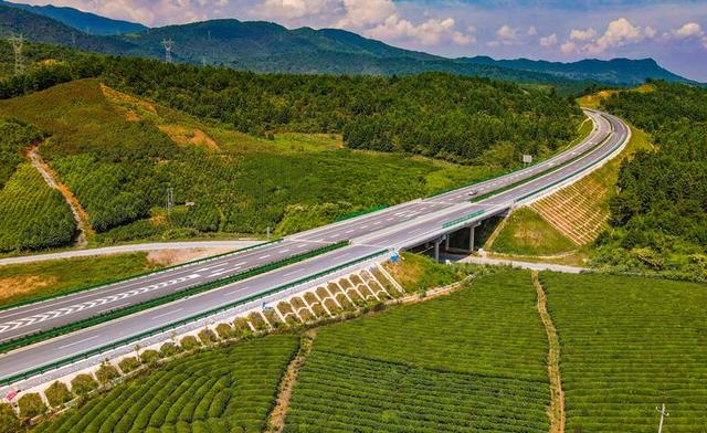 真高兴，萍莲高速公路要来了，沿线百姓出行更便捷