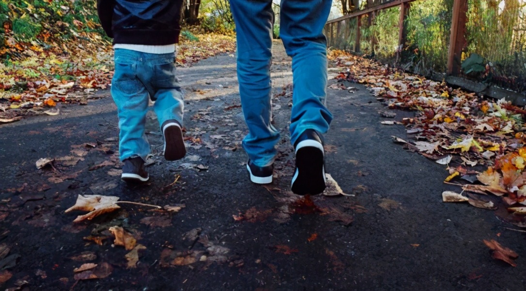 從走路姿勢，看出身體健康與否？ 這3個走路狀態說明身體出問題了