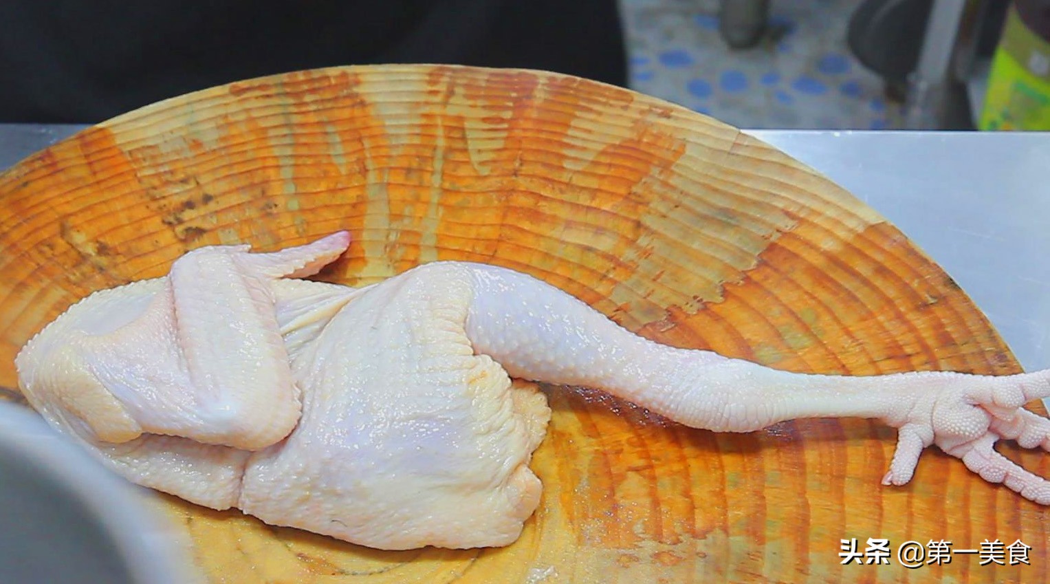 图片[2]-川味口水鸡怎样做又嫩又滑 厨师长分享这几招 肉质鲜嫩又香辣-起舞食谱网